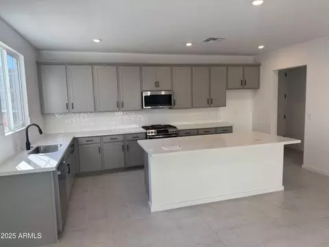 26413 N 24th Gln, Phoenix, AZ 85085