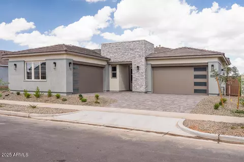 800 W J Waltz Way, Apache Junction, AZ 85120