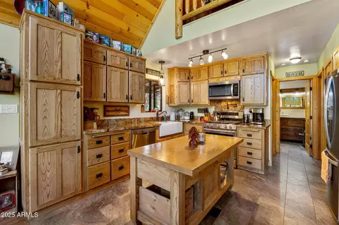 2231 Eagle Ln, Overgaard, AZ 85933 photo 11