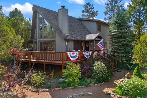 2231 Eagle Ln, Overgaard, AZ 85933