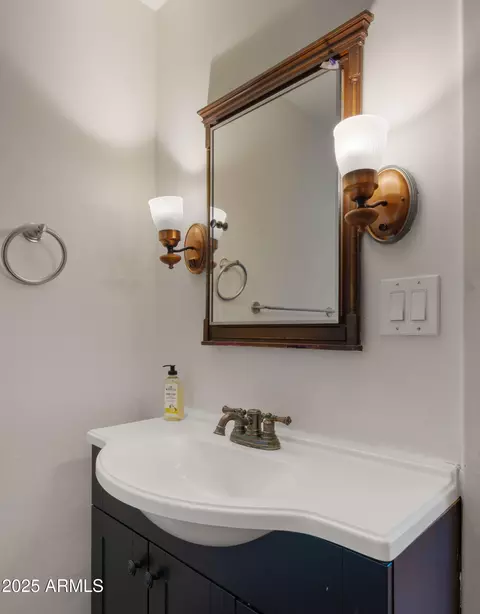 Bath - 3501 E Coronado Rd, Phoenix, AZ 85008 photo 5 of 7