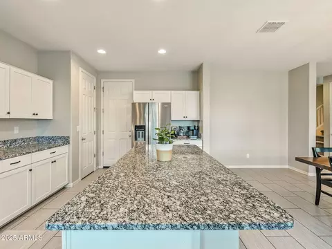 Kitchen - 5018 E Greenway St, Mesa, AZ 85205 photo 8 of 8