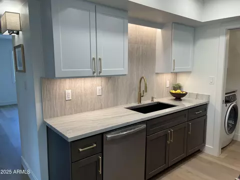 3211 W Echo Ln, Phoenix, AZ 85051 photo 8