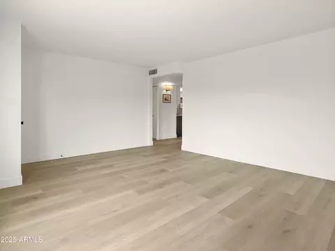 3211 W Echo Ln, Phoenix, AZ 85051 photo 5