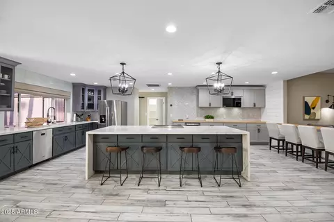 Kitchen - 7638 N 20th St, Phoenix, AZ 85020 photo 4 of 8