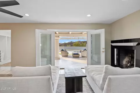 Living - 7638 N 20th St, Phoenix, AZ 85020 photo 2 of 2