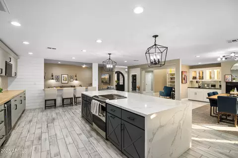 Kitchen - 7638 N 20th St, Phoenix, AZ 85020 photo 7 of 8