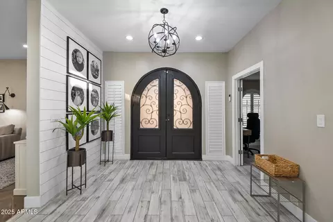 Entry Way - 7638 N 20th St, Phoenix, AZ 85020 photo 2 of 4