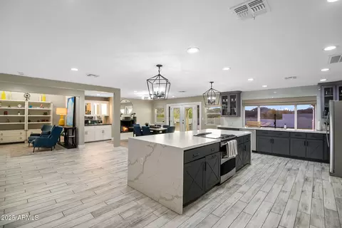 Kitchen - 7638 N 20th St, Phoenix, AZ 85020 photo 2 of 8