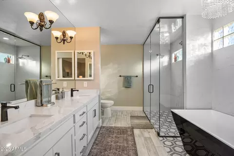 Bath - 7638 N 20th St, Phoenix, AZ 85020 photo 1 of 5