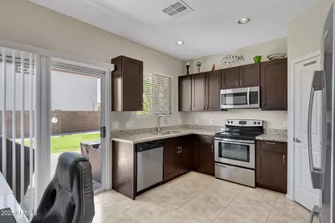Kitchen - 10631 E Olla Ave, Mesa, AZ 85212 photo 1 of 3