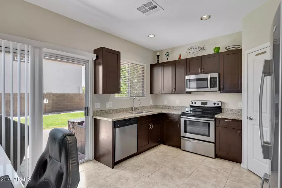 Kitchen - 10631 E Olla Ave, Mesa, AZ 85212 photo 1 of 3