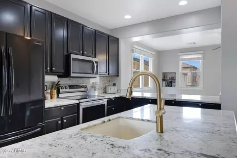 Kitchen - 3687 E Leslie Dr, Gilbert, AZ 85296 photo 3 of 5