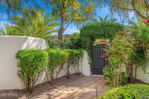 5838 E Berneil Ln, Paradise Valley, AZ 85253