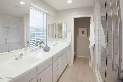Bath - 739 E Calavar Rd, Phoenix, AZ 85022 photo 2 of 2