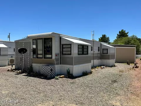 19101 E Palm Ln #18, Black Canyon City, AZ 85324