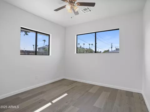 Bedroom - 1046 Elm St, Phoenix, AZ 85014 photo 1 of 10