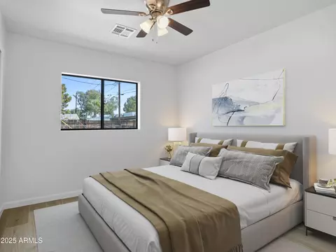 Bedroom - 1046 Elm St, Phoenix, AZ 85014 photo 8 of 10