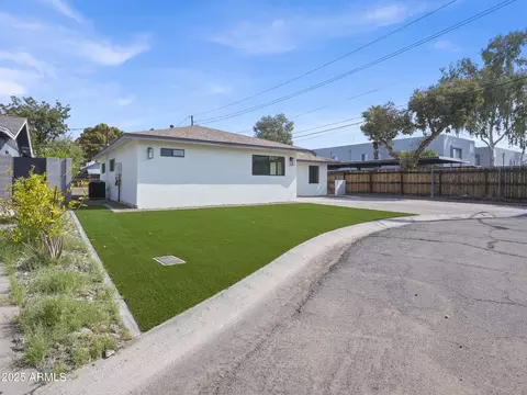 Exterior - 1046 Elm St, Phoenix, AZ 85014 photo 2 of 3