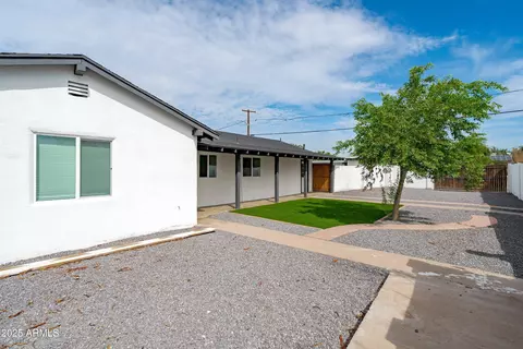 Exterior - 1702 W Indian School Rd, Phoenix, AZ 85015 photo 4 of 11