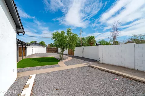 Exterior - 1702 W Indian School Rd, Phoenix, AZ 85015 photo 7 of 11