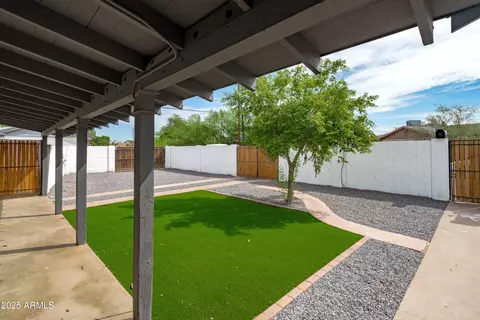 Exterior - 1702 W Indian School Rd, Phoenix, AZ 85015 photo 2 of 11