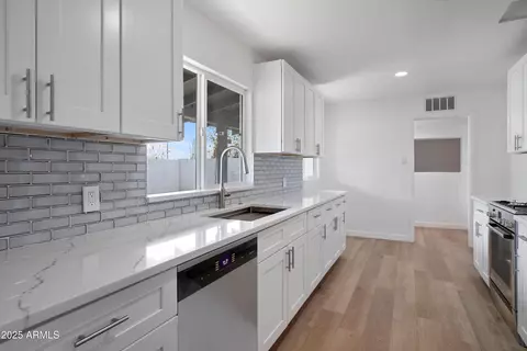 Kitchen - 1702 W Indian School Rd, Phoenix, AZ 85015 photo 3 of 3