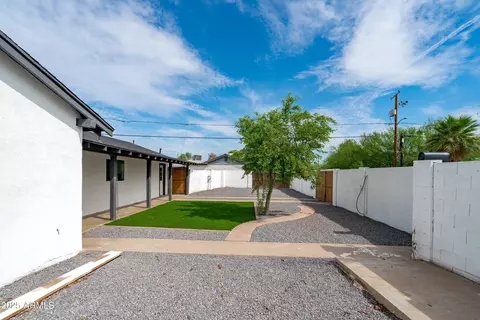 Exterior - 1702 W Indian School Rd, Phoenix, AZ 85015 photo 6 of 11