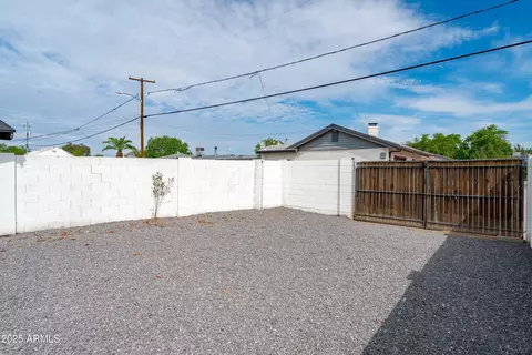 Exterior - 1702 W Indian School Rd, Phoenix, AZ 85015 photo 9 of 11