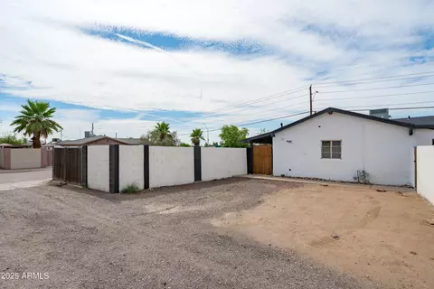 Exterior - 1702 W Indian School Rd, Phoenix, AZ 85015 photo 10 of 11