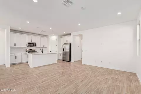 8643 S 169th Dr, Goodyear, AZ 85338