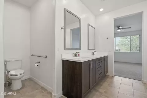 Bath - 2816 W Pollack St, Phoenix, AZ 85041 photo 2 of 4