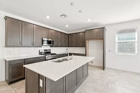 Kitchen - 2816 W Pollack St, Phoenix, AZ 85041 photo 5 of 7