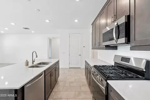 Kitchen - 2816 W Pollack St, Phoenix, AZ 85041 photo 4 of 7