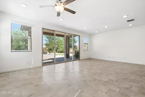 Living - 2816 W Pollack St, Phoenix, AZ 85041 photo 6 of 8