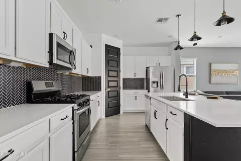 Kitchen - 9833 E Red Giant Dr, Mesa, AZ 85212 photo 3 of 5