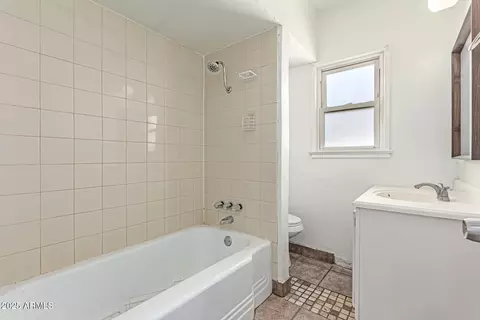 Bath - 4002 N 12th St, Phoenix, AZ 85014 photo 1 of 2