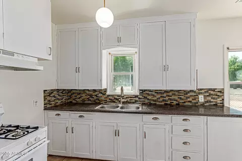 Kitchen - 4002 N 12th St, Phoenix, AZ 85014 photo 1 of 4