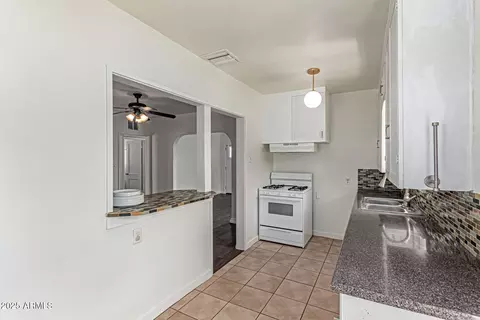 Kitchen - 4002 N 12th St, Phoenix, AZ 85014 photo 2 of 4