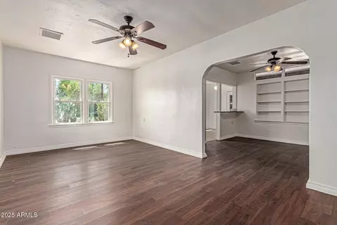 Living - 4002 N 12th St, Phoenix, AZ 85014 photo 1 of 2