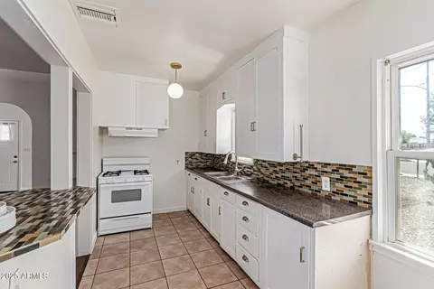 Kitchen - 4002 N 12th St, Phoenix, AZ 85014 photo 3 of 4