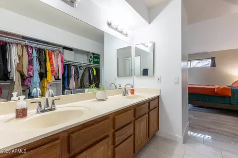 Bath - 4131 E Carter Dr, Phoenix, AZ 85042 photo 3 of 3