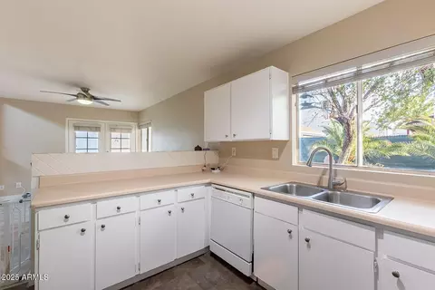 Kitchen - 4131 E Carter Dr, Phoenix, AZ 85042 photo 3 of 3