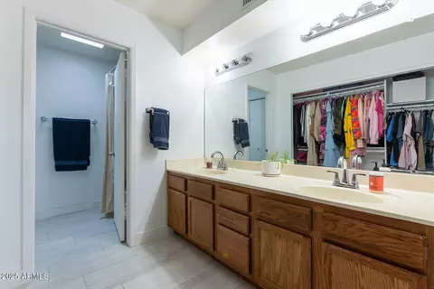 Bath - 4131 E Carter Dr, Phoenix, AZ 85042 photo 2 of 3