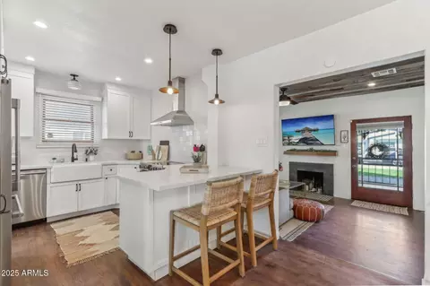 Kitchen - 2209 E Weldon Ave, Phoenix, AZ 85016 photo 1 of 5