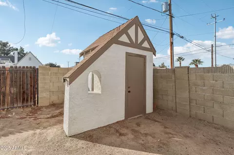 Exterior - 2209 E Weldon Ave, Phoenix, AZ 85016 photo 6 of 9