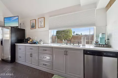 Kitchen - 2209 E Weldon Ave, Phoenix, AZ 85016 photo 5 of 5
