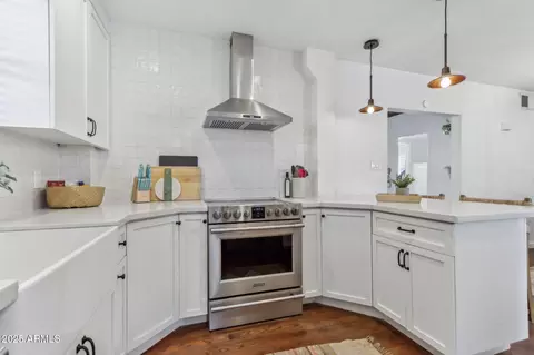 Kitchen - 2209 E Weldon Ave, Phoenix, AZ 85016 photo 3 of 5