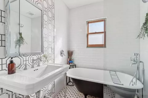 Bath - 2209 E Weldon Ave, Phoenix, AZ 85016 photo 5 of 7