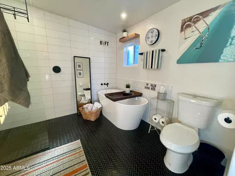 Bath - 917 W Verde Ln, Phoenix, AZ 85013 photo 2 of 4